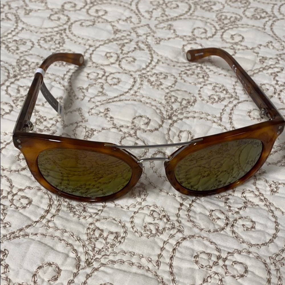 🆕🆕🆕 Henri Bendel Authentic shades